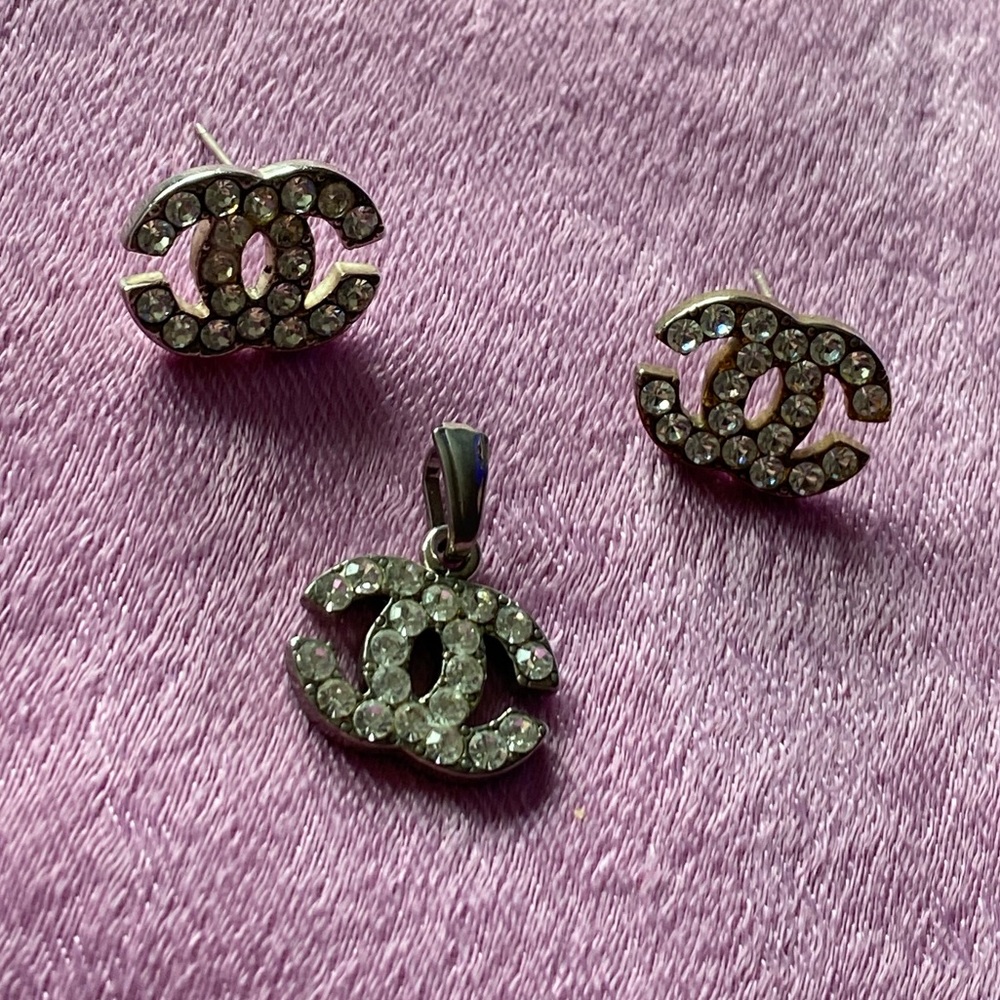 Chanel Unsigned Pendant/Earrings
